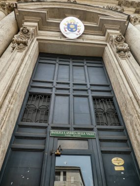 Rome, İtalya - 3 Ağustos 2018: Sant'Andrea della Valle kilise, Sant'Eustachio, genel koltuk Theatines Tarikat için rione küçük Bazilikası