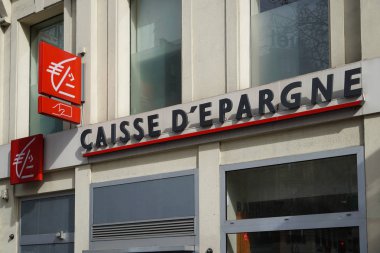 Paris, Fransa-Mart 18, 2019: Caisse d 'pargne tabela. Groupe Caisse d 'pargne, perakende ve özel bankacılıkta aktif bir Fransız yarı-kooperatif bankacılık grubudur