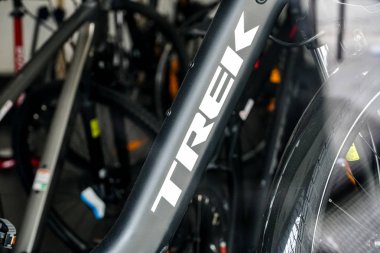 Paris, Fransa-Mart 18, 2019: Treksegafredo fabrika yarış bisikleti, detay. Treksegafredo (uci takım kodu: TFS) ABD 'de lisanslı uci Worldteam düzeyinde profesyonel bir yol bisiklet yarış ekibi