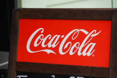 Paris, Fransa-Mart 18, 2019: Coca Cola tabela. Coca-Cola Amerikan karbonlu alkolsüz içkisi. Başlangıçta bir patent tıbbı olarak amaçlanan, bu son 19 yüzyılda icat edildi