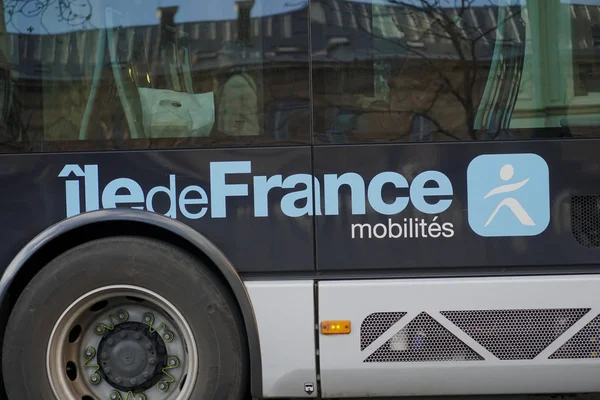 法国巴黎 2019年3月16日 法国移动 Mobilit 公共汽车 该组织负责控制和协调在巴黎地区运营的不同运输公司 — 图库照片