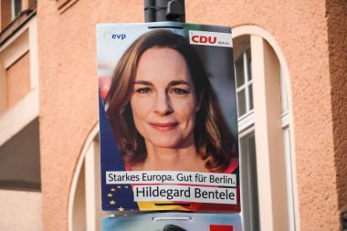 Berlin, Almanya - 14 Nisan 2019: Cdu Hıristiyan Demokrat Birliği'nin seçim kampanyası afişi, Avrupa Parlamentosu seçimleri için aday Hildegard Bentele'yi destekleyen Alman siyasi partisi
