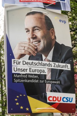 Berlin, Almanya - 14 Nisan 2019: Bavyera'da Cdu Hıristiyan Demokrat Birliği ve Csu Hıristiyan Sosyal Birliği'nin seçim kampanyası afişi, aday Manfred Weber'i destekleyen siyasi partiler