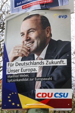Berlin, Almanya - 14 Nisan 2019: Bavyera'da Cdu Hıristiyan Demokrat Birliği ve Csu Hıristiyan Sosyal Birliği'nin seçim kampanyası afişi, aday Manfred Weber'i destekleyen siyasi partiler