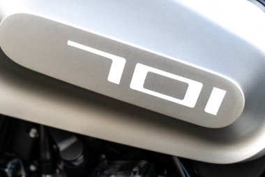 Berlin, Almanya - 20 Nisan 2019: Vitpilen 701 kompakt ve çevik motosiklet İsveçli şirket Husqvarna tarafından