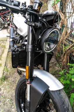 Berlin, Almanya - 20 Nisan 2019: Vitpilen 701 kompakt ve çevik motosiklet İsveçli şirket Husqvarna tarafından