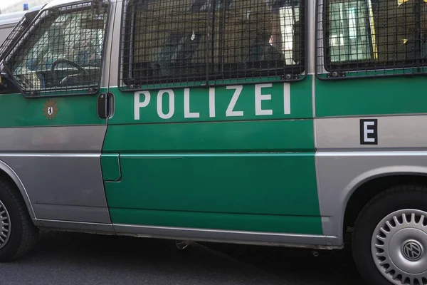 Berlin Allemagne 1Er Mai 2019 Fourgon Vert Police Allemande Avec — Photo