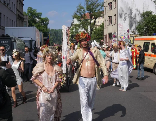 Berlín Alemania Mayo 2019 Personas Identificadas Disfrazadas Que Participan Tradicional —  Fotos de Stock