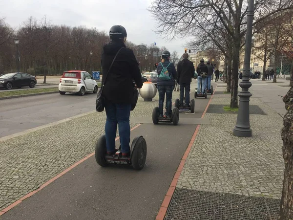 Berlin Deutschland März 2019 Gruppe Rückwärts Gewendeter Touristen Auf Einer — Stockfoto