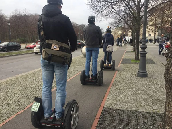 Berlin Deutschland März 2019 Gruppe Rückwärts Gewendeter Touristen Auf Einer — Stockfoto