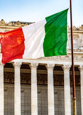İtalyan bayrağı Roma Piazza Venezia gelen Anavatan önünde çırpınan, İtalya, Victor Emmanuel Ii ulusal anıtı olarak da bilinen
