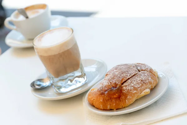 Typisch Italienisches Frühstück Espresso Und Croissant — Stockfoto