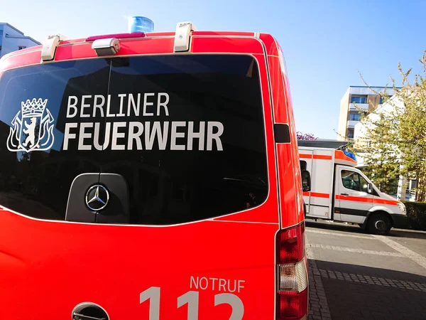 Berlim Alemanha Abril 2019 Corpo Bombeiros Ambulância Primeiros Socorros 112 — Fotografia de Stock