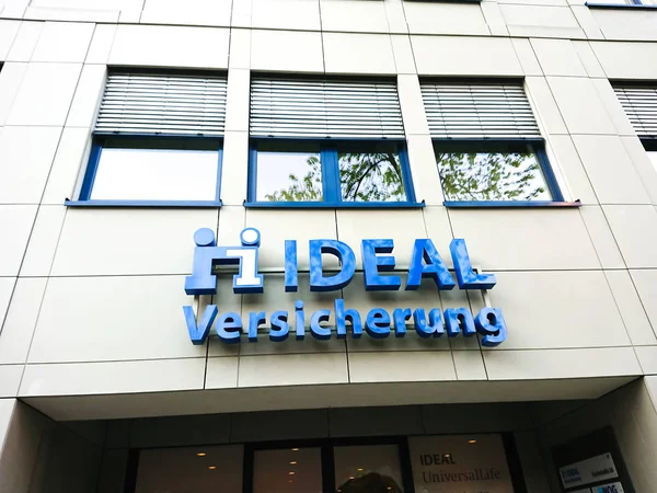 Berlim Alemanha Abril 2019 Ideal Versicherung Signage Seguro Vida Ideal — Fotografia de Stock