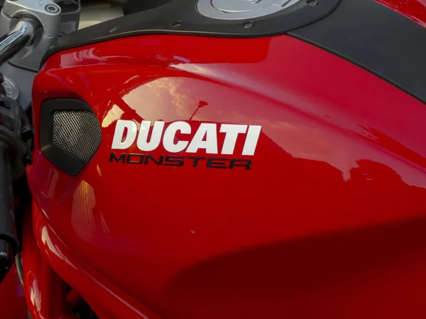 Berlin Tyskland Juli 2018 Röd Ducati Monster Motorcykel Ducati Motor — Stockfoto