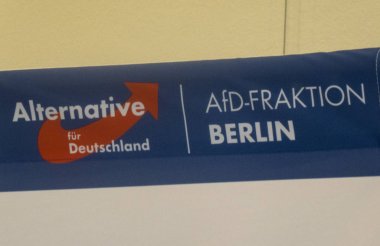 Berlin, Almanya - 5 Mayıs 2018: Alman sağdan aşırı sağsiyasi partiye kırmızı ve mavi sembolü Almanya için Alternatif (Afd)