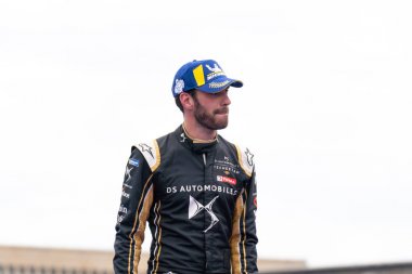 Berlin, Almanya - 25 Mayıs 2019: Fransız profesyonel yarış pilotu Jean-ric Vergne, E-Prix Abb Fia Formula E yarış otomobili Şampiyonası Ödül Töreni'nde podyumda üçüncü