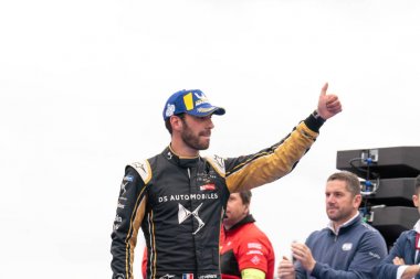 Berlin, Almanya - 25 Mayıs 2019: Fransız profesyonel yarış pilotu Jean-ric Vergne, E-Prix Abb Fia Formula E yarış otomobili Şampiyonası Ödül Töreni'nde podyumda üçüncü