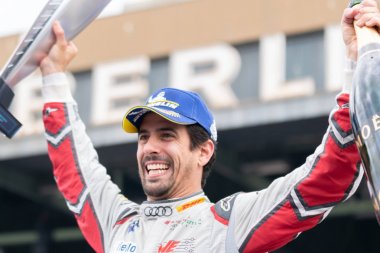 Berlin, Almanya - 25 Mayıs 2019: Brezilyalı profesyonel yarış pilotu Lucas Tucci di Grassi, E-Prix Abb Fia Formula E yarış otomobili Şampiyonası Ödül Töreni'nde podyuma çıktı