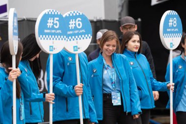 Berlin, Almanya - 25 Mayıs 2019: Formula E Bmw i Vip tur personeli. Abb Formula E sadece elektrikli araba kullanan bir motor sporları sınıfıdır