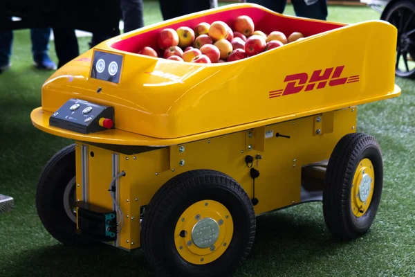 Berlijn Duitsland Mei 2019 Dhl Effibot Volautomatische Trolley Uitgerust Met — Stockfoto