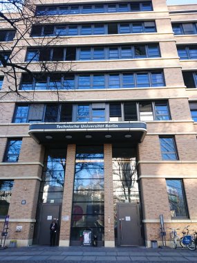Berlin, Almanya - 24 Şubat 2019: Berlin Teknik Üniversitesi'nin dış cephesi (resmi adı Almanca: Technische Universitt Berlin, Tu Berlin olarak bilinir)