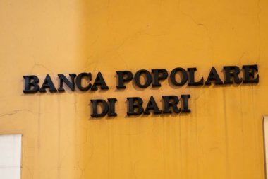 Roma, İtalya - 18 Şubat 2019: Banca Popolare di Bari Şubesi. Banca Popolare di Bari S.C.p.A. (Bp Bari) Bari, Apulia bölgesinde bulunan bir İtalyan bankasıdır.