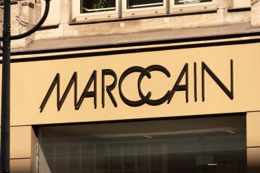 Berlin, Almanya - 8 Haziran 2019: Marc Cain mağaza tabelası, kadın modası için dünya çapında faaliyet gösteren premium marka 