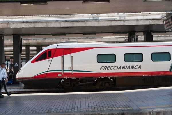 Rzym Włochy Września 2018 Trenitalia Frecciabianca Pociąg Czekając Utwory Stacji — Zdjęcie stockowe