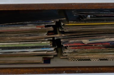 Vinil kayıtları yığını, ya da sadece vinil hatta vinil