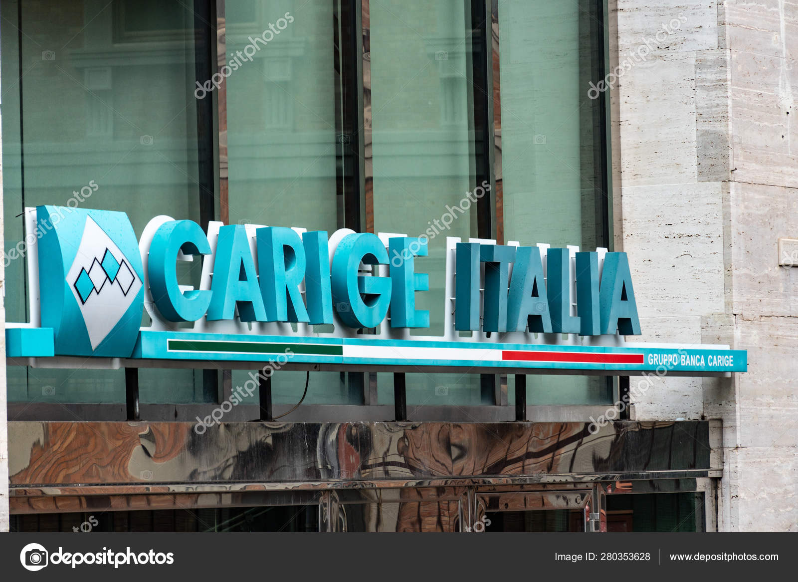 이탈리아 2018년 역사적으로 리스파르미오 제노바 임페리아 제노아에 본사를 이탈리아 은행으로 — 스톡 에디토리얼 사진 ©  info.cineberg.com #280353628