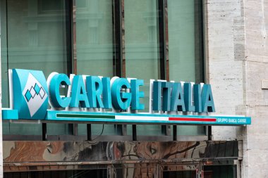 Roma, İtalya - 2 Eylül 2018: Banca Carige tabelası, tarihsel olarak Cassa di Risparmio di Genova e Imperia (Ca.Ri.Ge.), İtalyan bankası Cenova merkezli