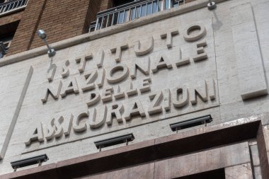 Roma, İtalya - 2 Eylül 2018: Taş yazıt Istituto Nazionale delle Assicurazioni. Generali Italia S.p.A. İtalyan sigorta şirketi 2006 yılında Ina Assitalia oldu bir kamu kuruluşu olarak bulundu