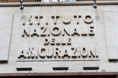 Roma, İtalya - 2 Eylül 2018: Taş yazıt Istituto Nazionale delle Assicurazioni. Generali Italia S.p.A. İtalyan sigorta şirketi 2006 yılında Ina Assitalia oldu bir kamu kuruluşu olarak bulundu