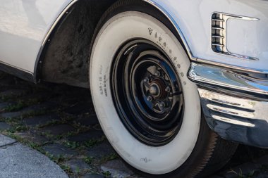 Berlin, Almanya - 30 Haziran 2019: Firestone Deluxe Şampiyonu lastikler. Firestone Lastik ve Kauçuk Şirketi bir Amerikan lastik şirketidir
