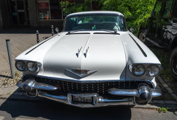 Berlin Germany June 2019 White Cadillac Classic Car Founded 1902 — Stock Photo, Image