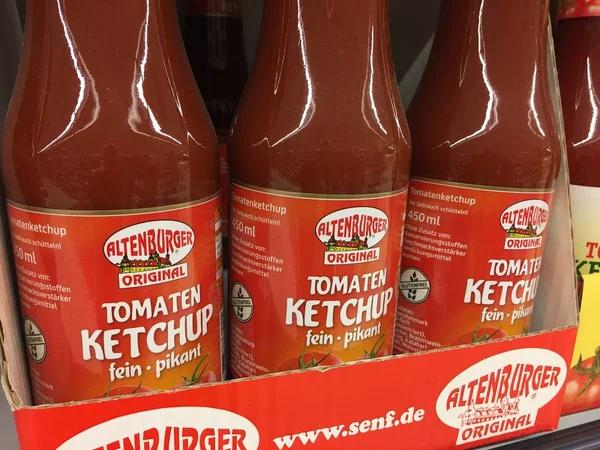Berlijn Duitsland Juni 2019 Altenburger Looije Tomatenketchup Flessen Weergegeven Een — Stockfoto