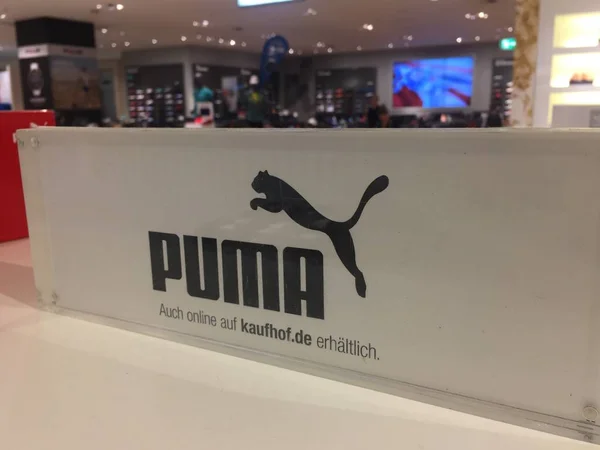 Berlin Németország Október 2018 Sign Puma Márkás Puma Egy Német — Stock Fotó