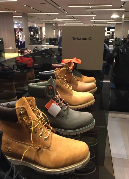 Berlin Németország Október 2018 Timberland Cipők Bemutatás Eladó Olvasztott Ban — Stock Fotó