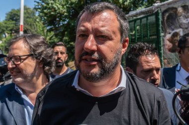 Roma, Italya-17 Temmuz 2019: Italyan İçişleri Bakanı Matteo Salvini, Roma 'nın en büyük kedisini ziyaret ederek hayvan zulümünü savaşmak için kampanyasında