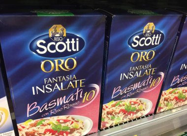 Roma, Italya-Ağustos 16, 2018: Italyan Riso Scotti S. p. A tarafından Scotti Oro pirinç.