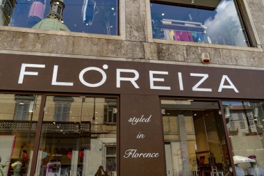 Milano, İtalya - 29 Temmuz 2018: Floreiza Milano giyim mağazasının dış cephesi, Floransa'dan İtalyan şirketi