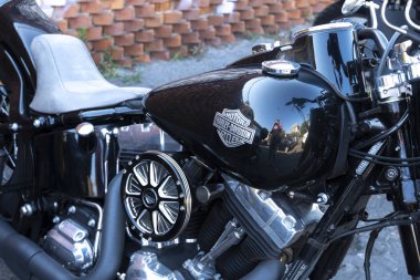 Milano, İtalya - 29 Temmuz 2018: Harley Davidson motosiklet. Harley-Davidson, 1903 yılında Milwaukee, Wisconsin'de kurulmuş amerikalı motosiklet üreticisi.