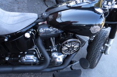 Milano, İtalya - 29 Temmuz 2018: Harley Davidson motosiklet. Harley-Davidson, 1903 yılında Milwaukee, Wisconsin'de kurulmuş amerikalı motosiklet üreticisi.