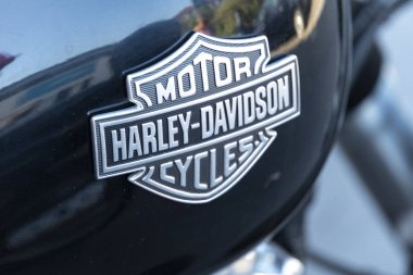 Milano, İtalya - 29 Temmuz 2018: Harley Davidson motosiklet. Harley-Davidson, 1903 yılında Milwaukee, Wisconsin'de kurulmuş amerikalı motosiklet üreticisi.