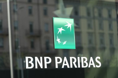 Milano, İtalya - 29 Temmuz 2018: Bnp Paribas Group amblemi. Bnp Paribas S.A. Fransız uluslararası bankacılık grubudur.