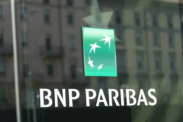 ミラノ イタリア 2018年7月29日 Bnpパリバグループのエンブレム BnpパリバS はフランスの国際銀行グループです — ストック写真