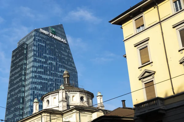 Mediolan Włochy Lipca 2018 Bnp Paribas Szyld Diamond Tower Włoski — Zdjęcie stockowe