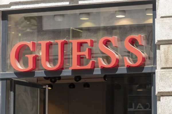 Milán Italia Julio 2018 Guess Store Sign Fundada 1981 Marca — Foto de Stock