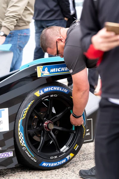 Berlín Alemania Mayo 2019 Mecánico Fia Comprueba Los Neumáticos Michelin — Foto de Stock